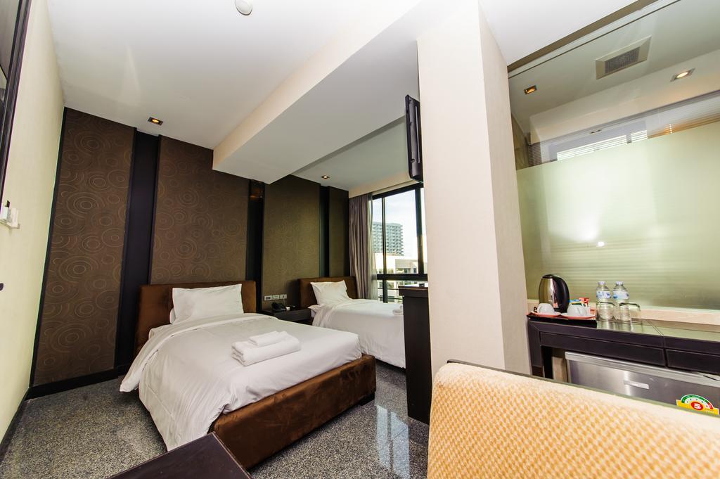 Pietra Bangkok Hotel Exterior foto